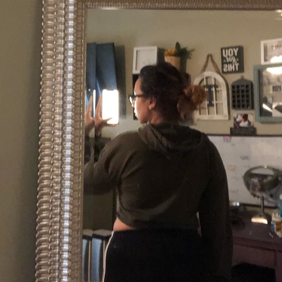 Distressed crop top - Picture 3 of 4